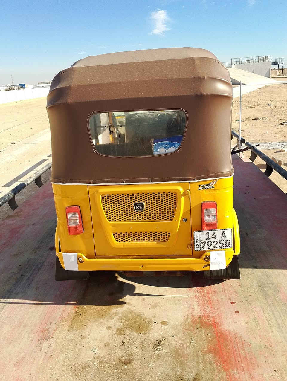 سلام عليكم شباب تكتك باجات 2021شهر 11البدي بي ضربات شوف العين مصبوغه جماليه تخم تاير كهربائياتهه كلهه شغالها والمكينه بس ولفات مبدله تبديل شركه العنوان بصره حيانيه شارع السيد متواجد من ساعه ٧ الصبح لحد ١١ الضهر الله شاهد عدم التفرق التكتك جاهزه وكبل شارع السعر خاص رقم الهاتف بي واتساب ***********
