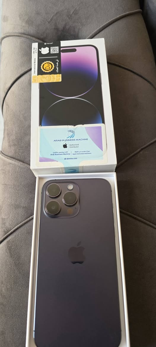 شباب عندي 14 برو ماكس بنفسجي نضيف جدا جدا لا خدش ولا شخط ولا واكع ولامفتوح  عالفحص شرق اوسط ماخذه من الربيعي وكارتونته وملحقاته وحته وصل الشراء موجود وويا مجموعه كفرات حلوات 
وبطاريته 90  وذاكرته 256
شباب ابيع من باب البيت ونفحص اي مكان يعجبك 
السعر 900 
مكاني بغداد ***********
