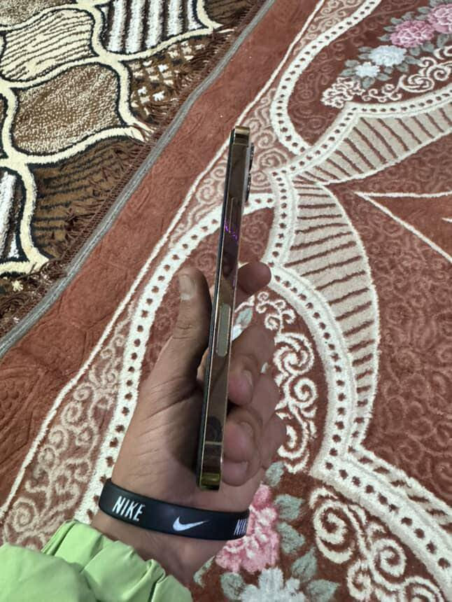 ‏سلام عليكم بيع  12  برو ماكس فقط ￼￼ ‏شاشة مبدلة ￼ المواصفات 256 الذاكرة البطارية 88 جهاز نظيف
 شراي اتصل على الرقم ***********
