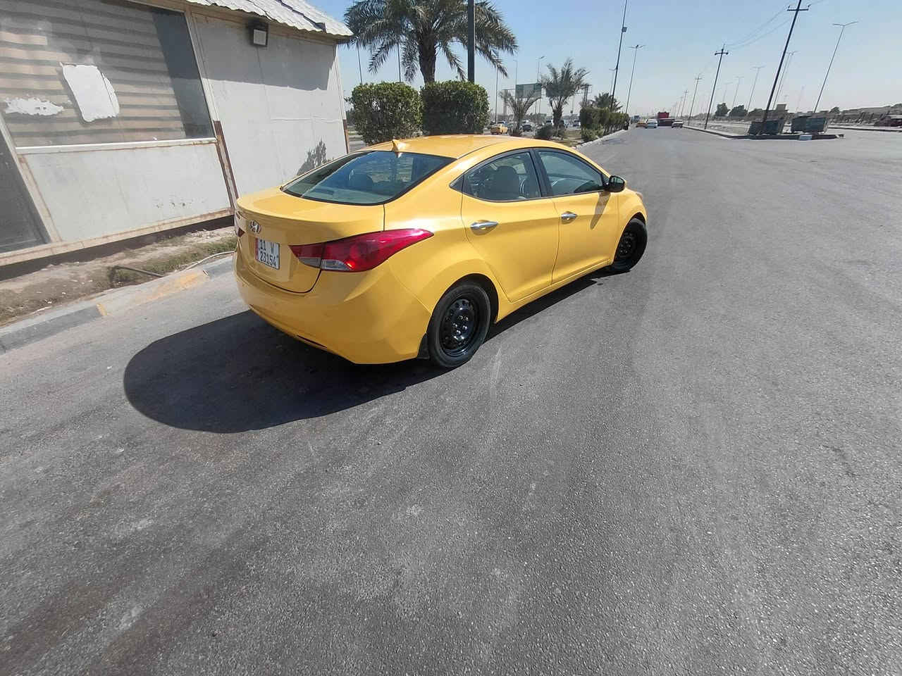 سلام عليكم عندي الانتره موديل 2013امريكي حادثها قبق الصندوق فقط بدون كلشي سياره جديده سونار وياها ماشيه 175الف مكينه 1800دوش تخم تاير كير مكينه كله مكفول مكان السياره بغداد السعر  96وبيها مجال ***********
