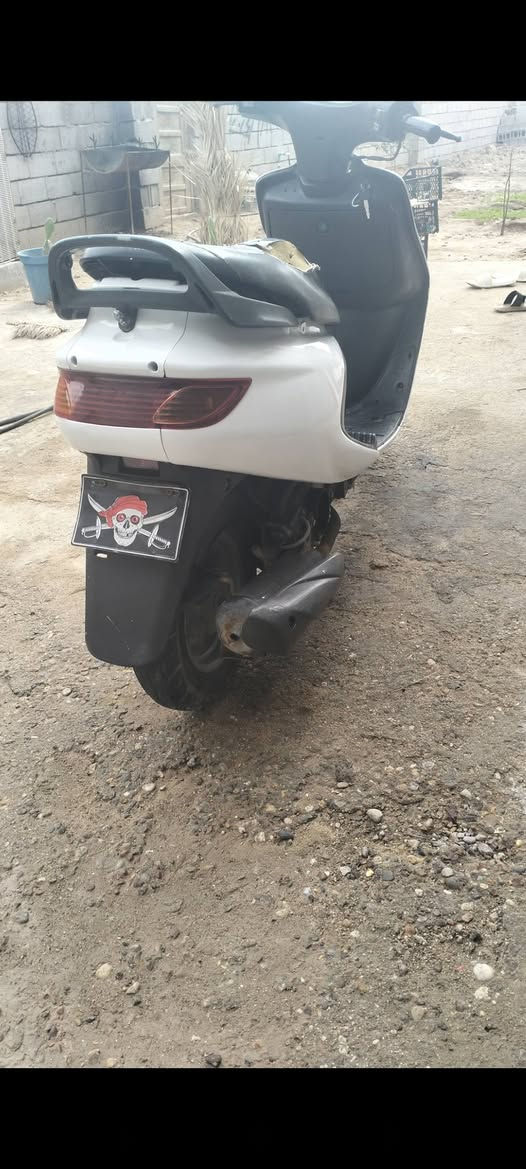 سلام عليكم فراشه فحل مجفته صار شهر كلشي شغال بس باتري نقصها ***********
