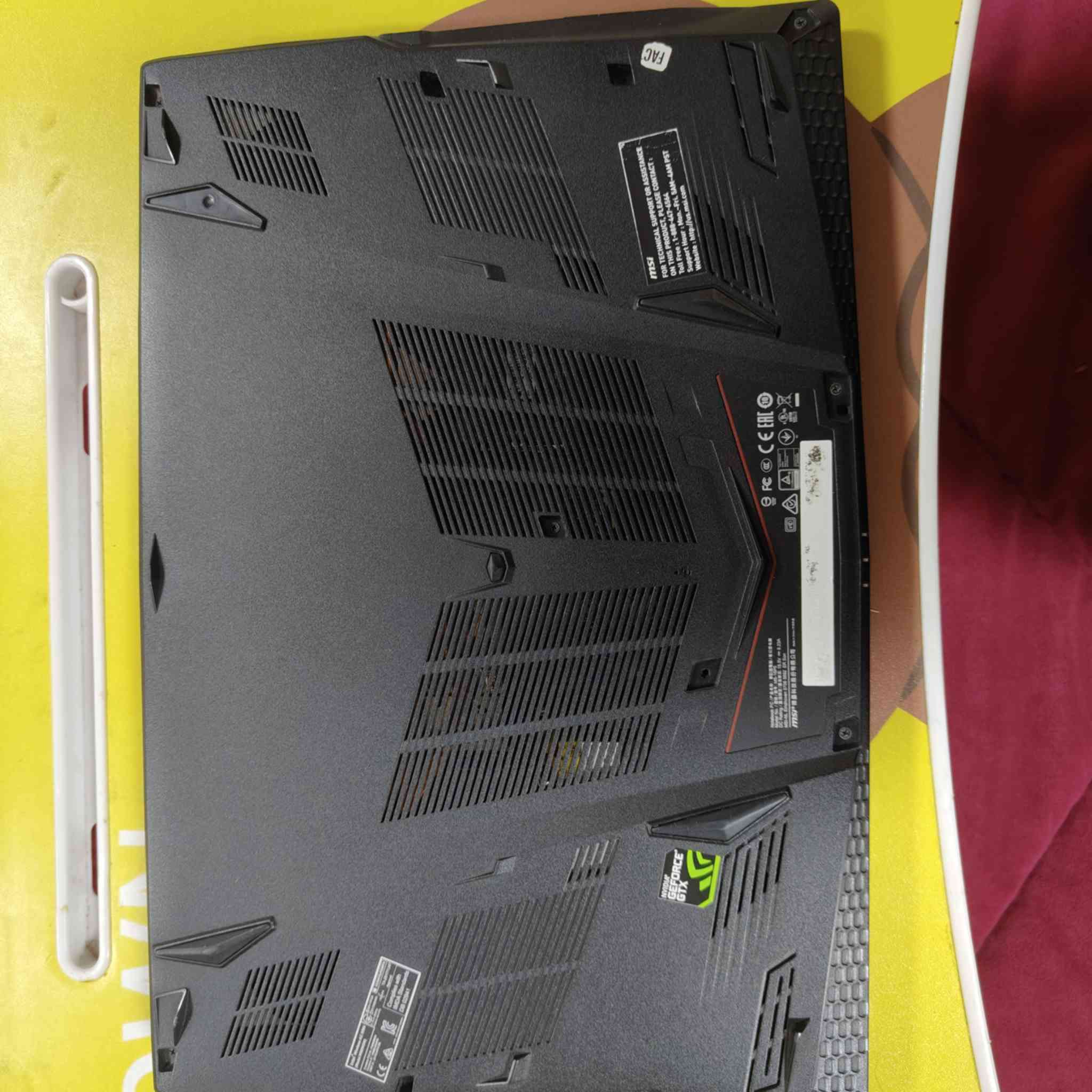 سلام عليكم عندي لابتوب كيمنق مستعمل للبيع ب650 الف قفل مع التوصيل لابتوب من MSI GE63 RAIDER RGB 8RE
معالج i7 8750H معالج قوي ب6 انوية قوية و12 مسار 
للالعاب الثقيلة والبرامج الثقيلة وبرامج 3D 
كرت GTX1060 GDDR5 6g كرت اقوى من RTX 2050 وقريب اداءه من RTX3050 
رام 8×2=16 DDR4 تردد2666
يحتوي دبل هارد 
الاول نوعية m. 2 256 والثاني HDD 1T
شاشة 15.6 IPS FHD  تردد120HZ
كيبورد RGB متغير الالوان وتقدر تغير الالوان من خلال برنامج خاص به 
بطارية تدوم ساعتين ضمان 
نظافه 95% 
ملحقاته كارتونته الاصلية وياه شاحنته ال180 واط مع هدية ماوس كيمنق احترافي 7 ازرار وماوس باد الي يريده يتواصل وياي بالخاص


**إذا كنت صاحب هذا الإعلان وتريد حذفه لأي سبب، رجاءا أرسل رسالة إلى الدعم الفني**