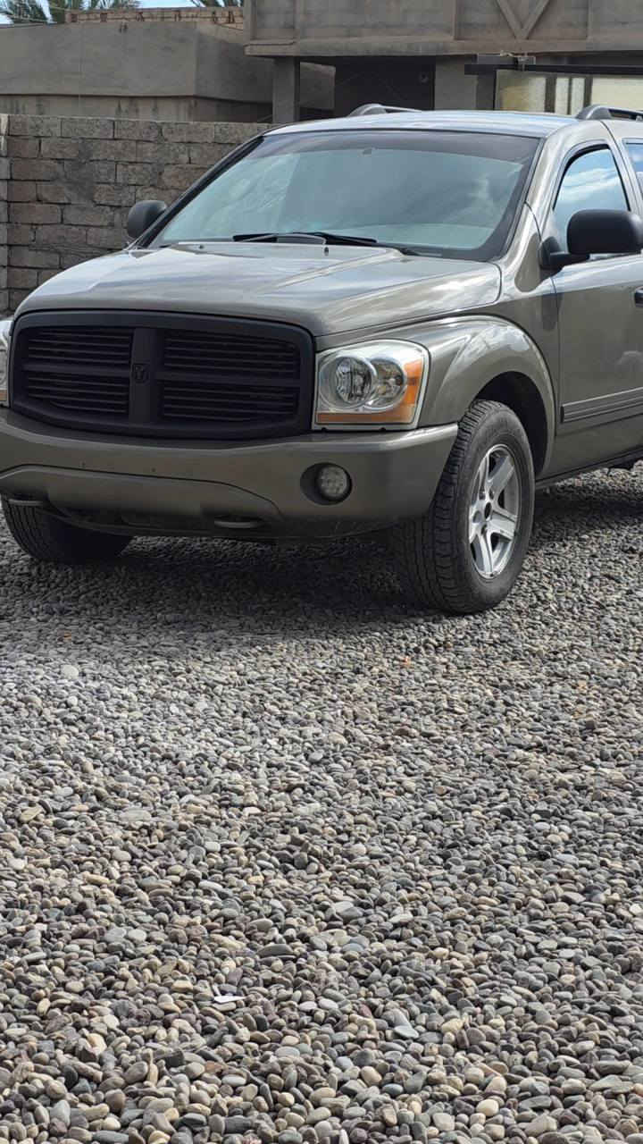 دوج دورنكو للبيع
مامسجل ،،،، غير مكصوص شرط 
السياره كير محرك شركه صدر أمامي خلفي جديد طخم تاير جديد ..نشاط فول .
السعر ٥٠ ورقه وبيها مجال قليل .
هاتف ***********
