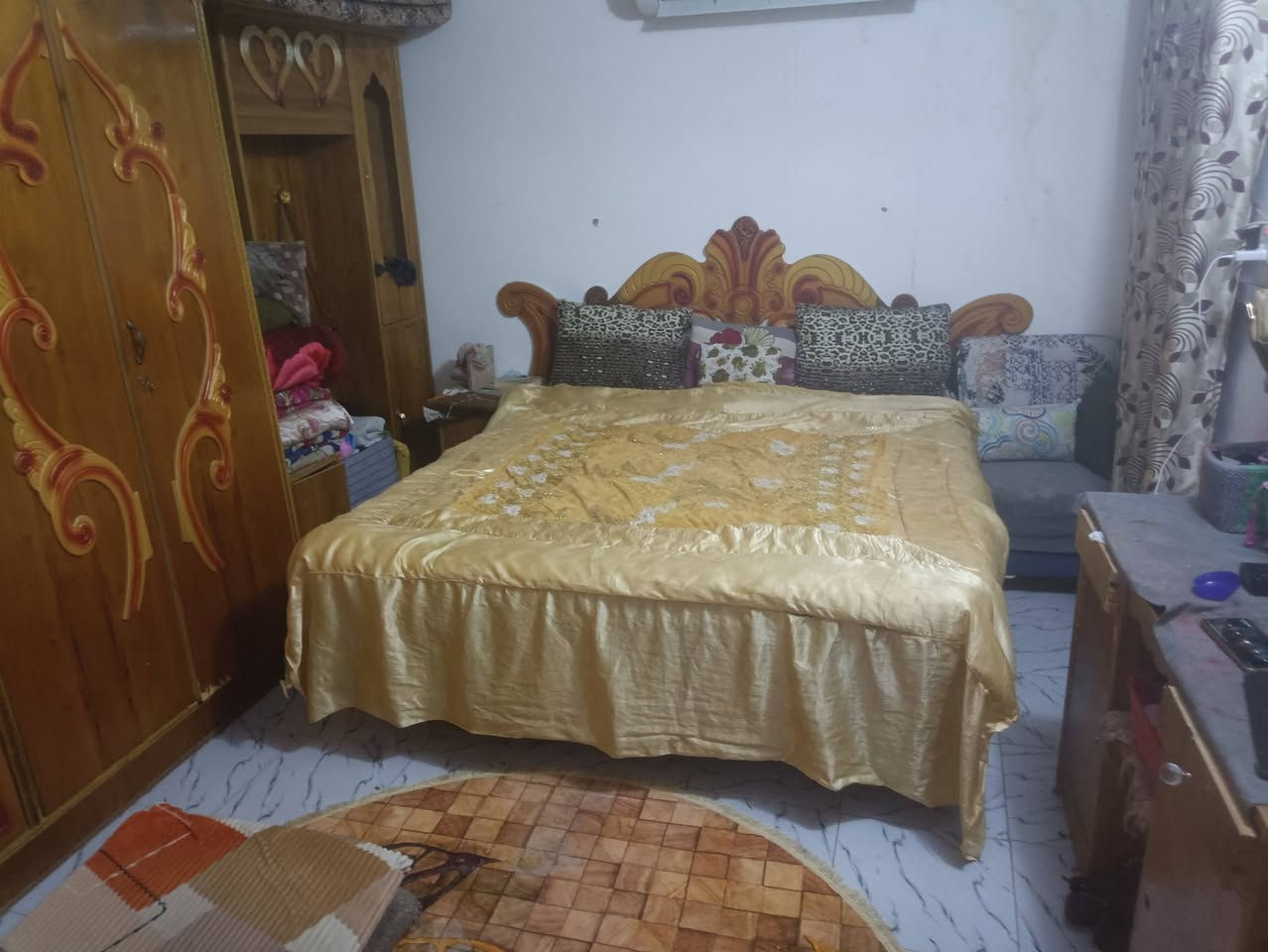غرفه   سعر ٤٠٠ وبيه مجال رقم وتساب ***********
