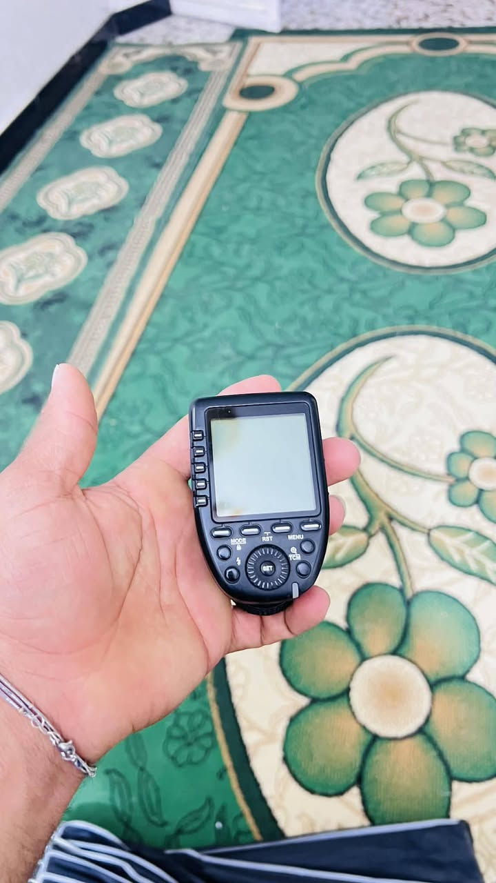 هيه وملحقاتها 

السعر ٤٠٠ الف وبيها مجال للشراي 

مكاني حله  / ***********
