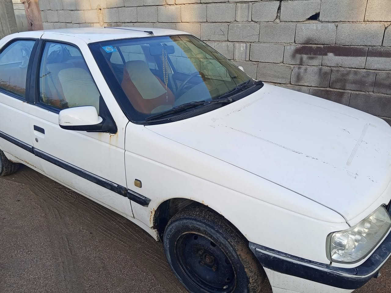 بيجو 405 موديل 2014 بصره سنويه 2029  رقم انكليزي  بسمي كير ومحرك  خير من الله تبريد  مابي شي يشتغل  حداديه نص عمر  بيها ضريه بصندوك    وباقي مثل ما بصورة  السعر 35  وبيها مجال  العنوان البصره شط العرب الفيحاء     ***********
