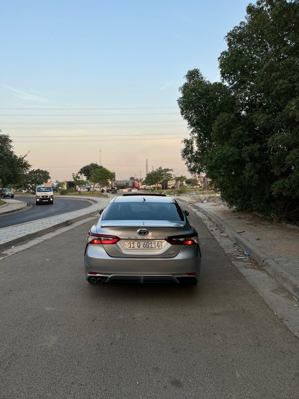 السلام عليكم 
كامري seبلاص 2024 هايبرد 
بابتين صبغ جاملغ مبدل اصلي بلادي 
قطعتين تبريد 
فتحة 
بصمة 
شاشة جبيرة 
شفتات ستيرن 
وداخل جلد ابيض ملكي 
فول موصفات السيارة تعتبر 
سعرها 205 وبيها مجال عنواني بغداد حي العدل 