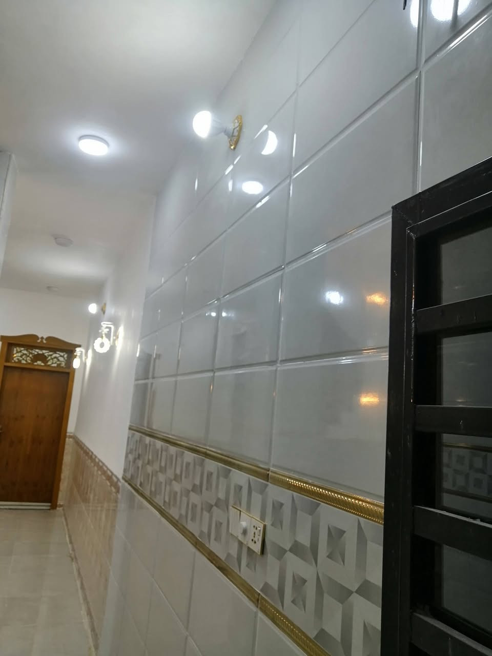 دار للبيع مساحه ٩٠ متر زراعي سند ٢٥ قرار محكمه مشمول بتطويب مرقم من قبل البلديه قرار 320
مقابيل ملحق قريه الغدير عمود ٣١٤ خدمات كهربائي وماي شارع تبليط للباب قريب ع سوق ومدارس اهليه وحكوميه قريبه سعر ٣٤ وبي مجال بناء حديث غرفه وستقبال وصاله ومطبخ حار وبارد وحمامات داخليه وخارجيه للاستفسار ***********
