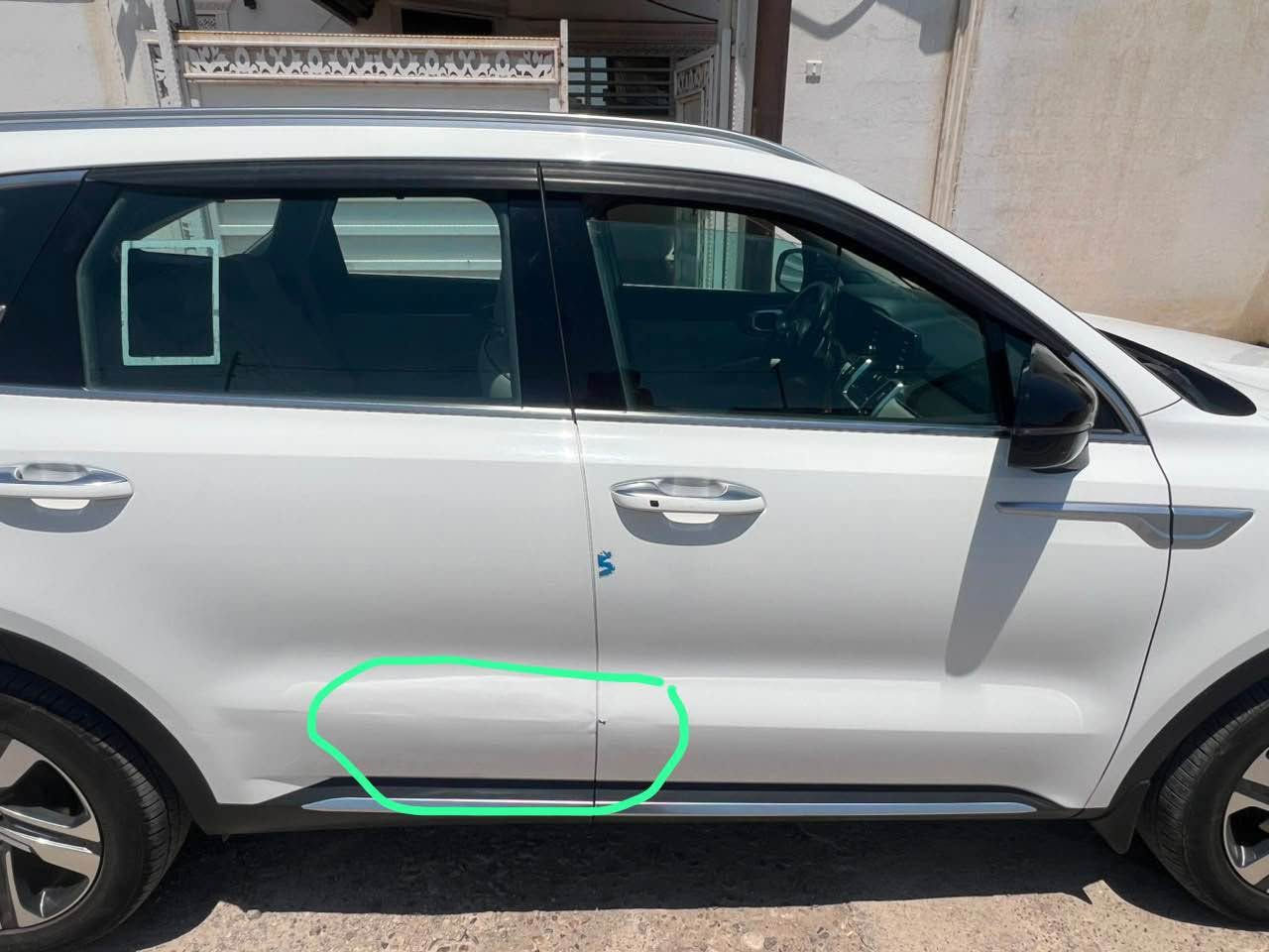 Kia Sorinto
كيا سورينتو 2021 v6 المرغوب
مواصفات 
شاشه 
رادار 
كاميرا خلفيه 
حساس كاميرا 
كشن كهرباء 
تبريد دبل زون 
نص ديجيتال شاشه سايق 
وبعد هواي مواصفات 
سياره بيها شبر بونيد تعديل وصبغ pdr 
وجهه باب سكن وباب سكن خلفى تعديل pdr موجود بالصور 
سياره مكفوله شرط الفحص ،رقم صاحب السياره *********** Singapore
