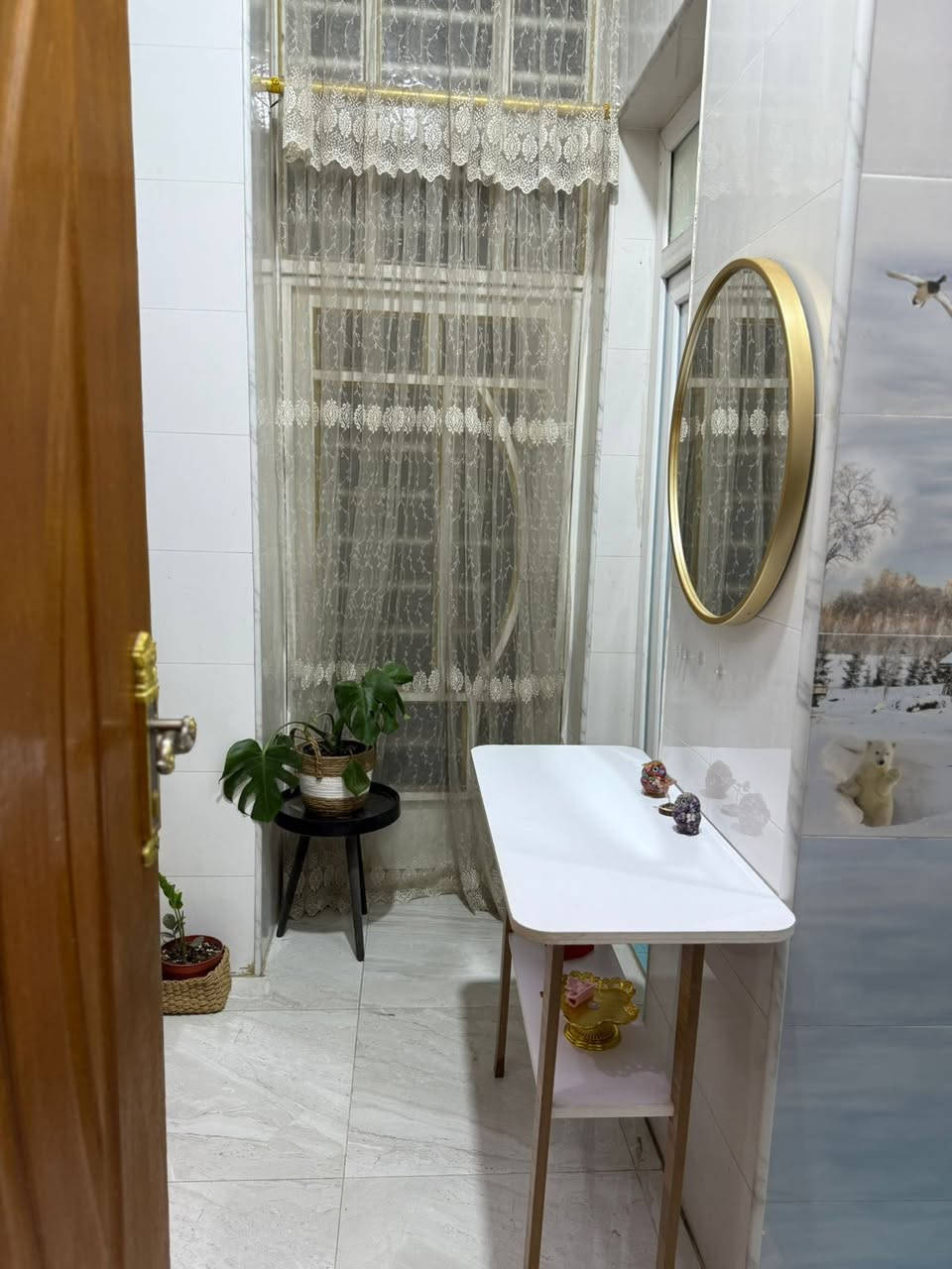 بيت للبيع طابو صرف المساحة 75 عالي عن البيت طابوق جمهوري الشارع مجاري وتبليط الصور بالطابق الارضي والطابق الثاني غرفتين 4×5/ + حمام وصحن/ السطح يوجد مخزن سندويج قياسه4×3
علما ان سقف الصالة والمطبخ فقط تشطيب 
العنوان/الثورة شارع المركز (الشارع العام خامس فرع) الاستفسار اكثر الاتصال على الرقم ***********
