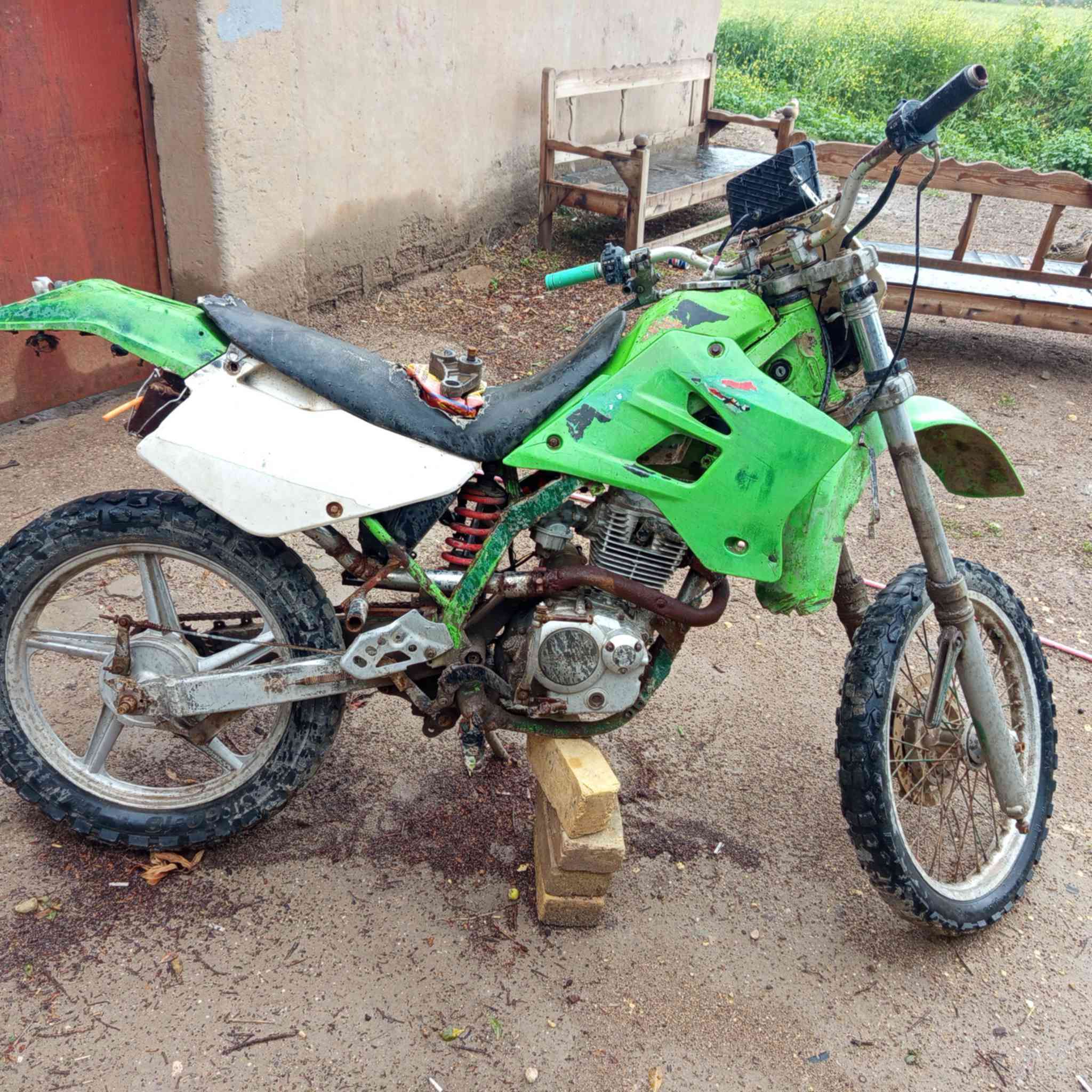 قفاز للبيع بيها خلل سمجه طاكه سعر 300 الاستفسار ***********
