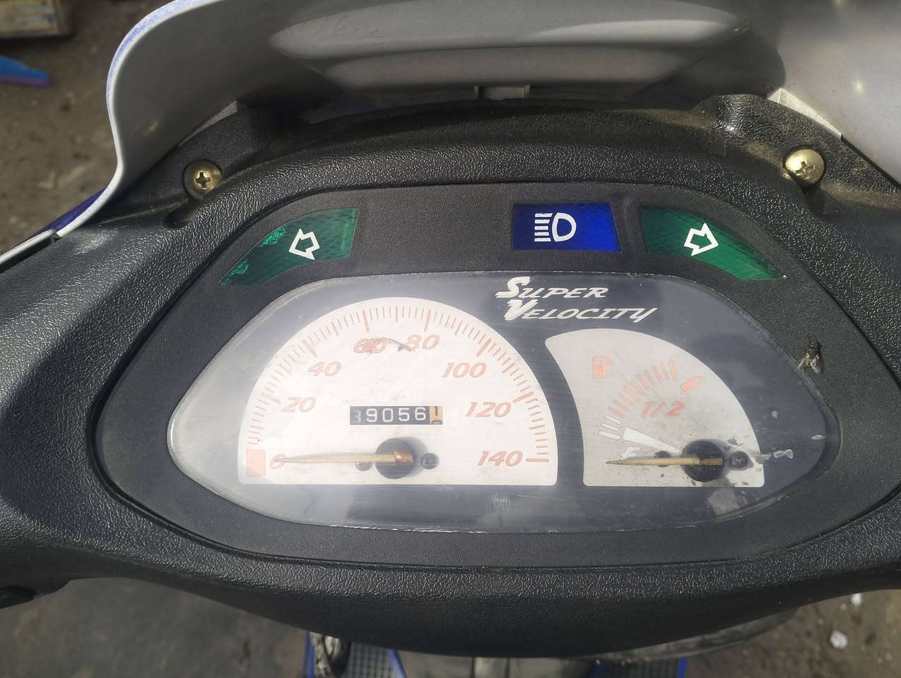 السلام عليكم
دراجه فراشه فحل دسك رمبه صارله شهر من طلعتله من الوكيل دراجه نضيفه كلش نكره سلف وكلشي ما ناقصها كامله من كلشي 
 السودات كله ملحه واوراقه مال الوكيل موجوده
مكاني امن الداخلي 
سعره 750 وبيها مجال 
رقمي ***********
