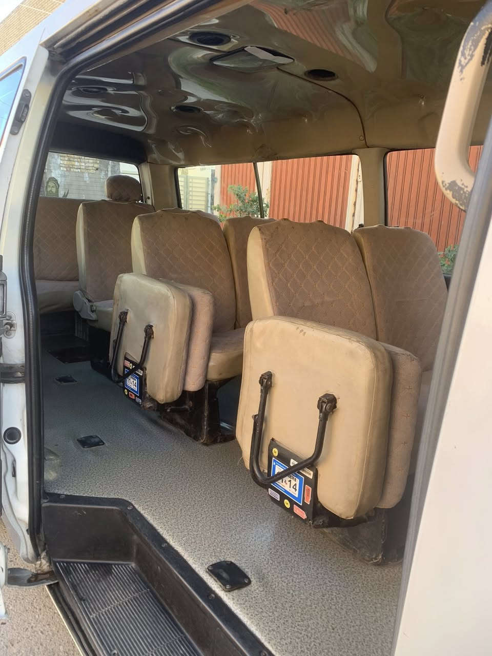 سلام عليكم اجوان 14للبيع سياره جديده بيها صبغ ربع مال قبق بانزين وجنطه فقط مكينه كير اكسل كفاله صدر جديد تخم تاير تغلف 4طبل بنرات رقم نكليزي مصفره مكاني بغداد الحسنيه ***********
