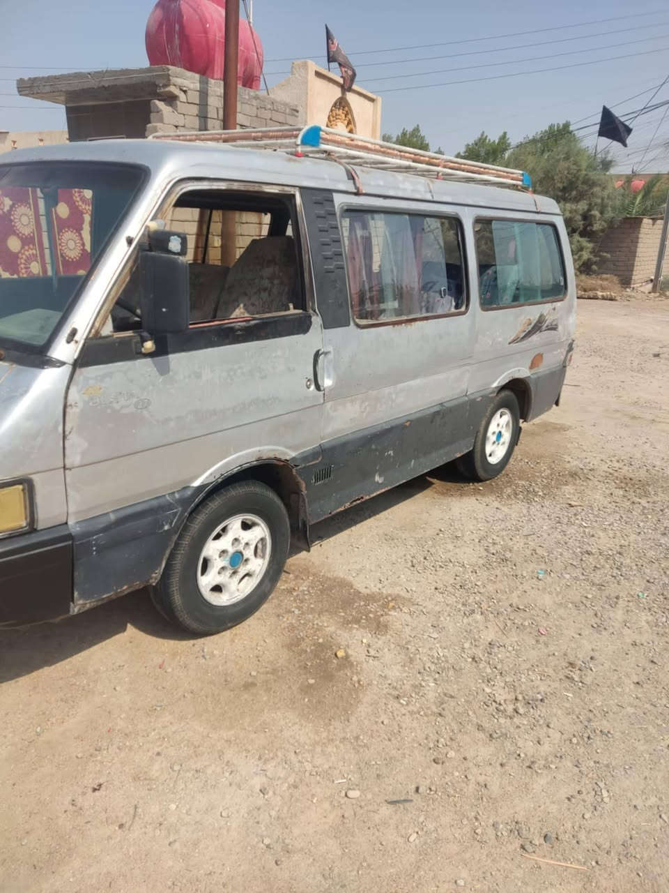 السلام عليكم كيه بستا للبيع موديل
1993 مكينه وكير شرط شواصي حلوات 
كاعيه ودوشمه حلوه 
باتري وسلف كله جديد  
الكشر شوفت عينك  تواير نص عمر 
سنويه ساقطه ب 21  عندي وكاله بيها راعيه موجود
رقم احمر بغداد  السعر(24) وبيها مجال مكاني الناصريه
***********
