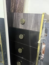 هاي غرفه مستعمله ٣ سنوات بس  اخذتها بمليونين ونص و رايدها ب ٨٠٠ الف وب...