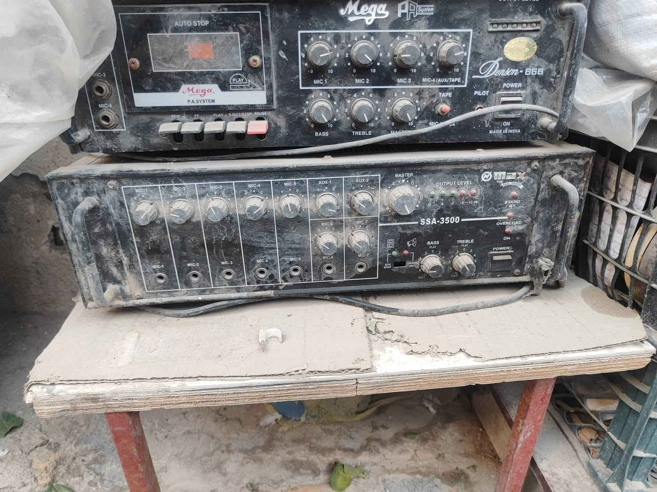 السلام عليكم .. هاي جهازين مكبر صوت وياهن ٣ سماعات للبيع .. يشهد الله مااعرف اسعارهم ولااعرف بيهن للبيع انطوني سعر يرضي الله


**إذا كنت صاحب هذا الإعلان وتريد حذفه لأي سبب، رجاءا أرسل رسالة إلى الدعم الفني**