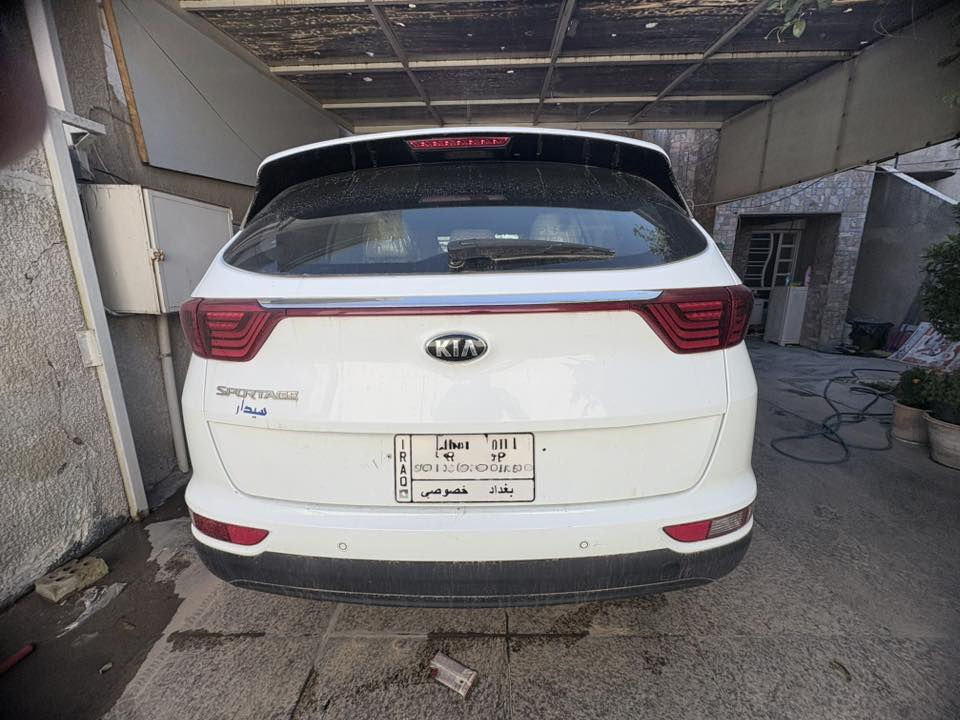 كيا سبورتج ٢٠١٦
محرك ٢٠٠٠
شاشه
مرايا كهرباء
كشنات تدفئه للمقاعد الامامي والخلفي
كامره دواره
حساسات امامي خلفي
مانع انزلاق
مثبت سرعه
مثبت الانحدار
وضعيات قياده
سستم صوت UBL

ايرباك عدد ٢
سويج عدد ٢
بيه جاملغ امامي جهة السايق مبدل نفس اللون
وبارد بالباب مال السايق والي بصف السايق ( بارد فقط)
باسمي السياره
ماشيه 
٨٤ الف كيلو
رايده ب 180 ورقه
***********

