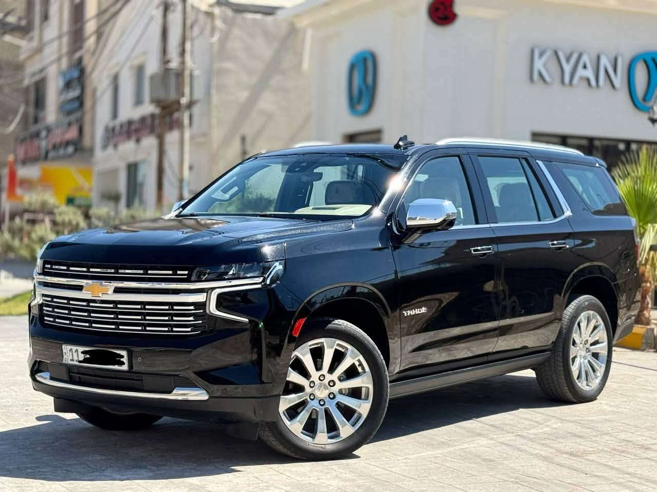 � للبيع | Chevrolet Tahoe Premier 2023 🚘
✨ شيفروليت تاهو PREMIER موديل 2023
📍 بحالة الوكالة
📏 عداد: ٧٢.٠٠٠ كم فقط
💲 السعر: 48,000 دولار

🔹 مواصفات فئة PREMIER (فل كامل):

* محرك V8 EcoTec3 سعة 5.3 لتر
* ناقل حركة أوتوماتيك 10 سرعات
* نظام دفع خلفي (2WD) أو رباعي (4WD) حسب الفئة
* جنوط ألمنيوم قياس 20 إنش
* مصابيح أمامية وخلفية LED
* إضاءة نهارية LED
* شبك أمامي ولمسات كروم فاخرة
* سقف بانوراما كهربائي
* باب خلفي كهربائي مع فتح وإغلاق بدون استخدام اليد
* دخول ذكي وتشغيل بالبصمة (Keyless Entry & Push Start)
* كاميرات محيطية 360°
* حساسات أمامية وخلفية
* نظام ركن أوتوماتيكي
* شاشة معلومات وترفيه 10.2 إنش
* شاشة عدادات رقمية 12 إنش
* شاشة عرض على الزجاج الأمامي (Head-Up Display)
* نظام صوتي BOSE فاخر
* Apple CarPlay وAndroid Auto لاسلكي
* شاحن لاسلكي للهاتف
* مقاعد جلد فاخرة
* المقاعد الأمامية كهربائية مع الذاكرة والتدفئة والتبريد
* تدفئة لمقاعد الصف الثاني
* مقود جلد متعدد الوظائف مع تدفئة
* مكيف أوتوماتيكي ثلاثي المناطق
* تشغيل عن بُعد
* مثبت سرعة ذكي (Adaptive Cruise Control) (إذا كانت السيارة مجهزة به)
* نظام المحافظة على المسار
* تنبيه مغادرة المسار
* مراقبة النقطة العمياء
* تنبيه حركة المرور الخلفية
* فرملة طوارئ أوتوماتيكية
* تحذير الاصطدام الأمامي
* مراقبة ضغط الإطارات (TPMS)
* نظام الثبات الإلكتروني (StabiliTrak)
* فرامل ABS مع EBD
* وسائد هوائية متعددة

💰 السعر: 48.000دولار$

السياره بيه ملاحظة وحدة
باب الصدر مبدل نفس لون باقي كفالة

ومغلفه ppf ب كامل
📍 العنوان: معرض حجي خالد
الهاتف: ***********
