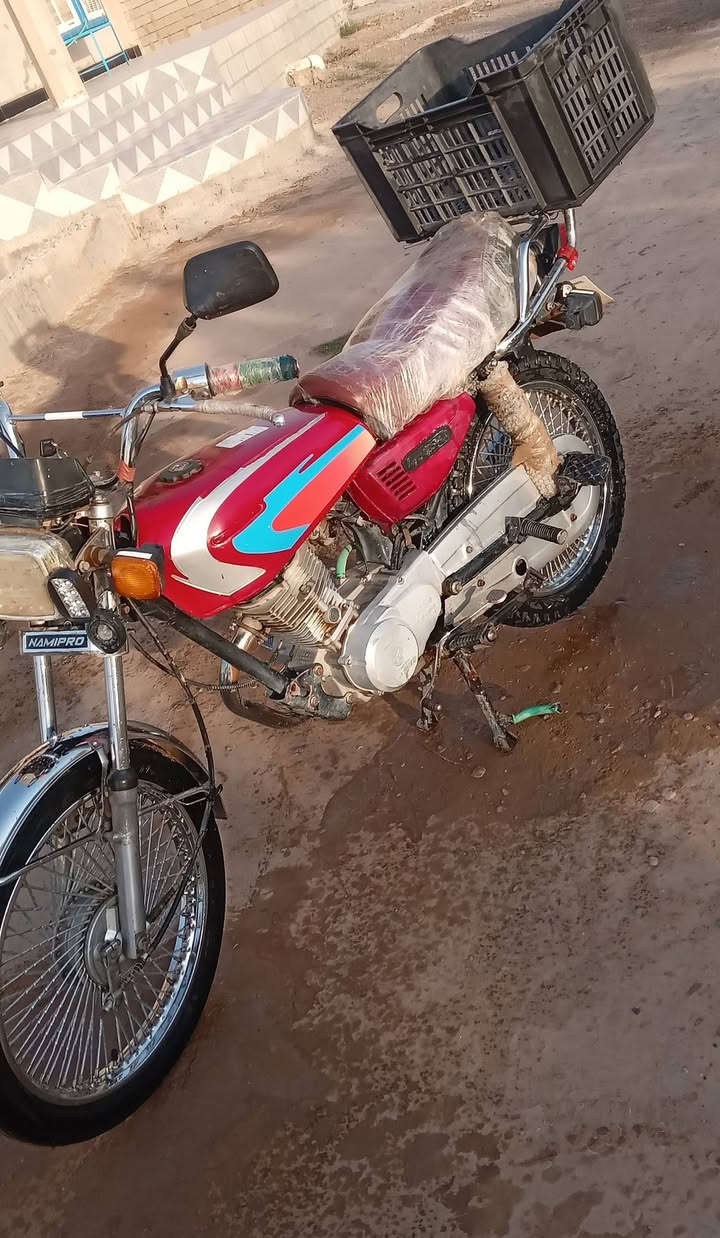 السَلٱمٌ عـَلـْيگمّ-
للبيع او مراوس  نامه برو موديل 19.   4 كير  محرك نضافه شرط كهربائيات كلها شغاله كامل ما ناقصه شي. السعر 325 وبي مجال 
***********. مكاني بيجي
