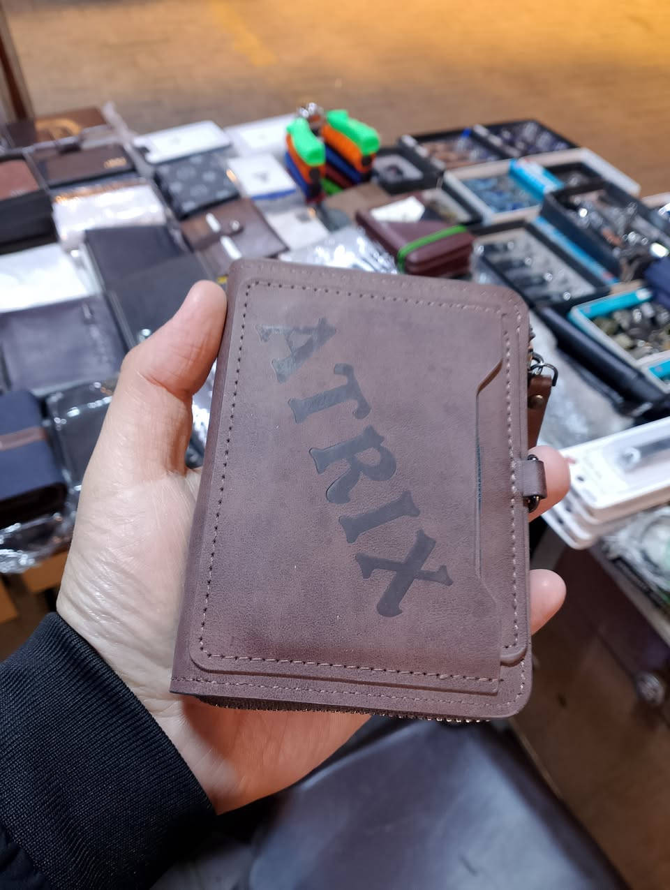 سلام عليكم 
اخوان عندي محافظ للبيع بالجمله مشكل 82 قطعه و كلهن درجه اولى اليحب يخابرني على هذا رقم ***********
