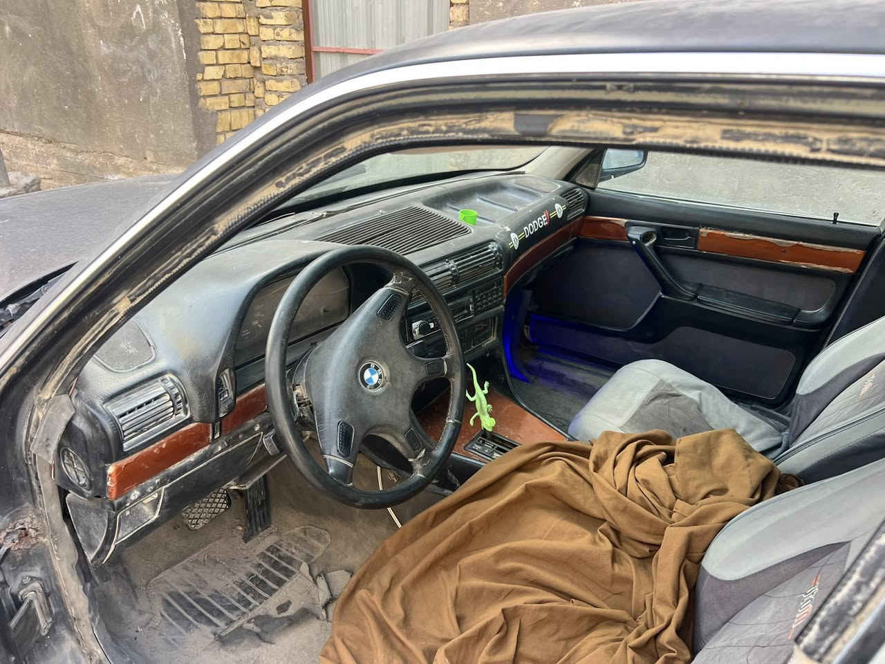 بي ام ٧٢٥ بسمي تحويل ثاني يوم مكينه وكسر يباني  يعني سياره محوره  رايده ب٢٠   ***********
