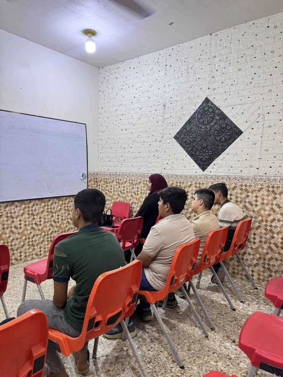 لأن مستقبلك يبدأ من خطوة صحيحة.. طريقك للقمة يبدأ معنا! 🚀
النجاح ليس ضربة حظ، بل هو نتيجة تخطيط واختيار للمكان الأنسب. في "مركز طريق النجاح لدورات التقوية"، نأخذ بيدك خطوة بخطوة نحو التميز الدراسي وضمان أعلى الدرجات. 🌟

💡 ما الذي يميزنا؟

 كادر تدريسي متكامل: نخبة من أكفأ الأساتذة والخبرات التربوية لضمان تبسيط المناهج وإيصال المعلومة بأسهل الطرق.

 شمولية المراحل: دورات تقوية مخصصة ومكثفة لطلاب المراحل:

 🔹 الابتدائية (تأسيس صحيح وقوي)

 🔹 المتوسطة (بناء مهارات وتفوق)

 🔹 الإعدادية (طريقك نحو المعدل والكلية التي تحلم بها)

 🔹 المهني (شرح تخصصي دقيق ومضمون)

📍 العنوان:

الخاجية / شارع مدرسة النهرين الأهلية - مقابل مجمع البيت الأوروبي للبالة - مجاور أفران جنة الحسين.

📞 للحجز والاستفسار، تواصل معنا عبر الأرقام التالية:

 ***********

 ***********

 ***********

✨ مركز طريق النجاح.. معاً نصنع مستقبلك! ✨

