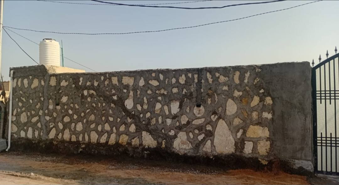 أسعد الله اوقاتكم جميعا ،  البناء مسلح طابوق حديث وممتاز ؛ الوصف / ( ٦٢٥م) الواجه ١٣م طابو سند ٢٥ إقرار قاضي تحتوي دار سكن حديث طابق واحد. بثلاثه نوم واستقبال وصاله ومطبخ ومجاميع صحيه خارجيه وداخليه  تبعد من التبليط العام بحوالي ١٠٠م والبعد من مركز. كربلاء والامامين عليهم السلام ١٠كم فقط  العنوان طريق. سيدنا. عون عليه السلام  كما. يوجد مدخلين. للعقار من طريق. بغداد الامام. عون. وطريق السيده زينب عليها السلام. يتوفر في المكان جميع الخدمات  السعر ١٩٠ مليون مع مجال قليل ومداوله من المالك. الشرعي. للعقار لأي استفسار واصلونا هاتفيا واتساب خاص دمتم طيبين      ( ***********)          ابو آزر التميمي (***********) المحامي نبأ التميمي
