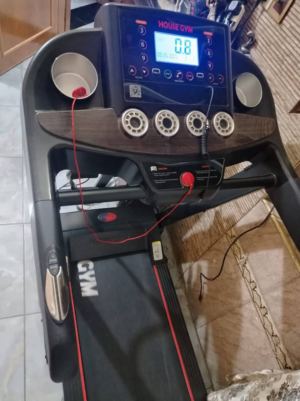 جهاز  جري رياضي للبيع ماركة HOUSE GYM
✅ دبل ماطور جبلي ماطور نحاس
✅ شاشة رقمية تعرض الوقت، السرعة، 
المسافة والسعرات الحرارية
✅ أزرار تحكم سريعة بالسرعة
✅ مفتاح أمان (Safety Key) للإيقاف الفوري
✅ حساسات نبض على المقابض
✅ حامل أكواب يمين ويسار
✅ حزام مساج/اهتزاز مدمج
✅ حبال مقاومة لتمارين الذراعين
✅ قابلة للطي وتوفير المساحة
✅ مناسبة للاستخدام المنزل
✅ سبب البيع مكان ماعدي
✅ مدة الاستحدام ٤٥ يوم
✅ عنواني بغداد  القاهرة
امانه الله نضافتة فول 
تواصل عل خاص
السعر ٣٠٠ الف


**إذا كنت صاحب هذا الإعلان وتريد حذفه لأي سبب، رجاءا أرسل رسالة إلى الدعم الفني**
