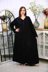 ألبسة نسائية • سواد فاحم • مقاس ٥٠-١١٠