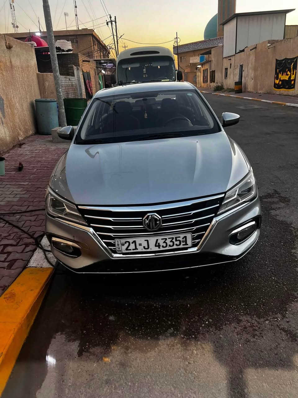 السلام عليكم 
سيارة MG5 موديل 24 رقم سليمانية تحويل مباشر بيها ضربة بسيطة من وره ممصلحه وتجي عالبارد موضحة بالصوره سيارة ماشية 60 الف قابله للزيادة مواصفات نص فول السعر 95 وبيها مجال بسيط مكاني بغداد الدورة السياره خير من الله تبريد ثلج برنامج بانزين عادي بيها يعني فول بانزين عادي  واطلع وين متريد 
*********** 
موجود واتس اب او تحب راسلني عالماسنجر
