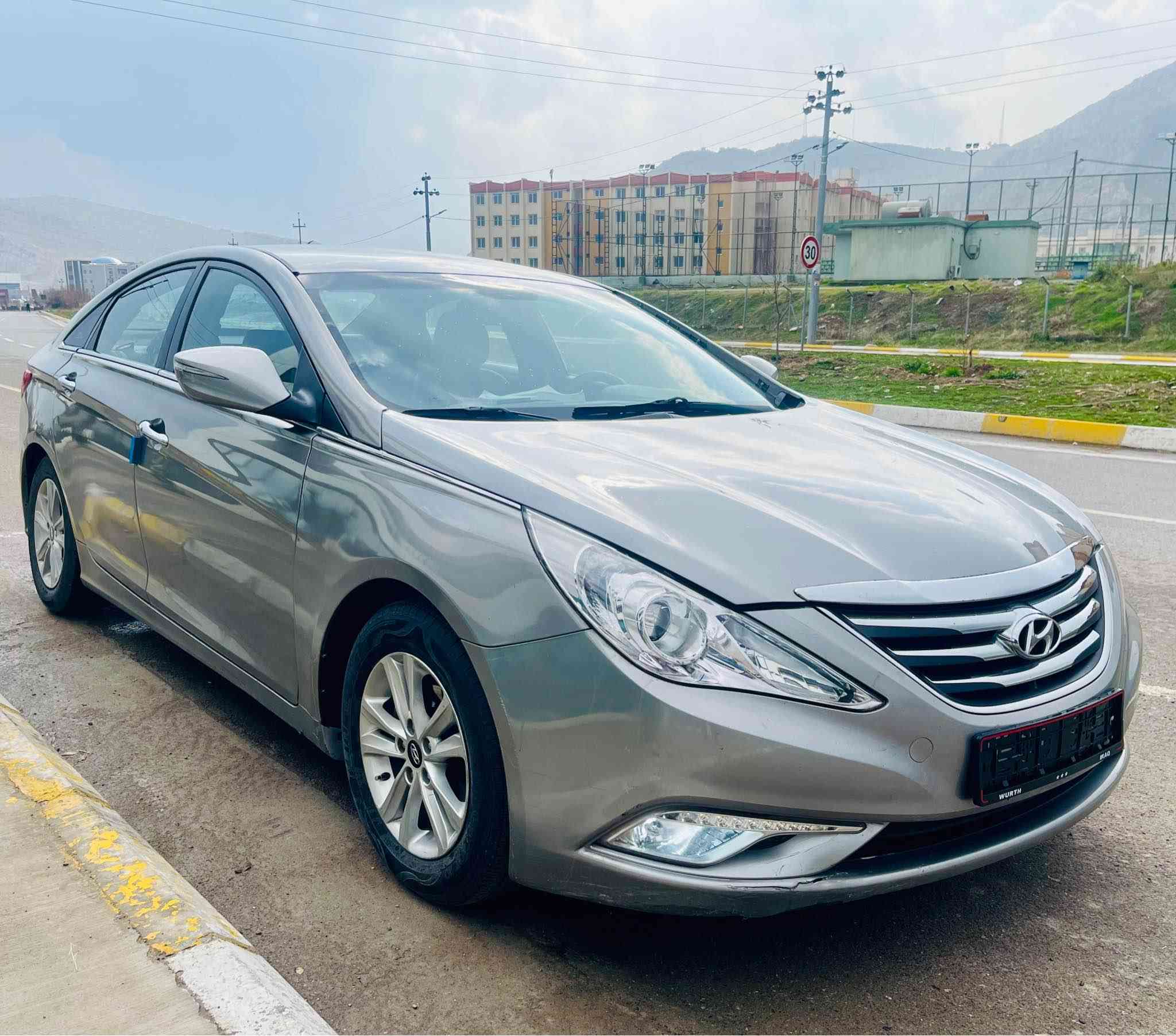 بسم الله الرحمن الرحيم(***********)
Honda Sonata 2012 بڕاوەی لۆک نموونە 
هۆندا سۆناتا ٢٠١٢ بڕاوەی دوبەی تازە داخڵ لێنەخوراو
سەیارەکە فول فول مواسفاتە جگە لە پانۆراما
بەسمە شاشە کامیرا حاسە کوشن کارەبایی 
هەر چوار کوشن هیتەر کوشن کارەبایی ئاوێنە شەفت
دەرگا و سندوق بەسمە بلاجکتۆر لید بەگلایت لید
لایت عەدەسە ئاوێنە ئیشارەت تاقم ویلی بیلاد
سوکان هیتەر ڕادار ئیکۆ بەنزین هەر ناخوات
دەبڵ گێر تۆماتیک و عادی سەماعە ئیم پی فایەر
گێچ زینۆن شاشە خەریتە و بلوتوس بیلاد 
تەبرید مەرکەزی ناوی کامل لید و گڵۆپە
سەیارەکە یەک دینار مەسرەفی تیدانییە زۆر مەزبووتە
یەک چاڵ و شوخت و قوپاوی پێوە نییە 
سەقف وەک شوشە بێ بۆیاغ دەحم و لێدران بەشەرت 
مەکینە دوش ٢.٤ هەر مەرغوبە زۆر مەزبووت
گێر مەکینە و کارەبای ABS برێک بەشەرت
سعری ٥٦ کەمیک مەجال شوێن رانیە 
*********** ڤایبەر و واتسئاپی لەسەرە رانية, السليمانية
