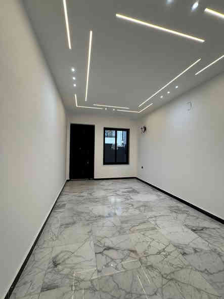 #علي_يوسف_للاستثمار_العقاري

⁨ ⁨#للبيع  في #السيدية !

🏡 تفاصيل العقار:

 المساحة: 140 م 
 الواجهة: 7 م 
النزال: 20م

الطابق الأول: صالة لأستقبال الضيوف، حمام ضيوف، مطبخ حار وبارد، غرفة نوم، شلال داخلي، حمام بتصميم أنيق.

الطابق الثاني: 3 غرف نوم ثنين سويت بالاضافه الى حمام ملحق 

الطابق الثالث: غرفة نوم بالاضافة الى حمام ملحق

📍 موقع مثالي:
يقع المنزل في السيدية مربع تبوك 
لبيت مجهز بأحدث المواصفات العصرية 

. البيت بنظام Smart Home منزل ذكي.
. نظام لمس Touch point.
.البيت بالكامل مغلّف بارقى انواع المرمر الاسباني. 
.البيت مجهز كامرات مراقبة مع WiFi. 
.شبابيك دبل جام عازل.
. جلسة خارجية مميزة
.ديكورات حديثة ومواصفات عالية

#لمعرفة #السعر #الرقم ( 1 ) #سأتي #السعر #مباشره

إذا كنت تبحث عن فرص استثمارية عقارية في السيدية، يفضل عليك التواصل مع مكتب علي يوسف للاستثمار العقاري للحصول على المزيد من المعلومات والاستشارة.

📞 للاستفسار:  

***********  
***********  
***********  

📍 أو زورونا في مكتب علي يوسف للاستثمار العقاري  
السيدية – شارع الخيزران – مقابل ماكسي مول – مجاور نيكست لايت.
