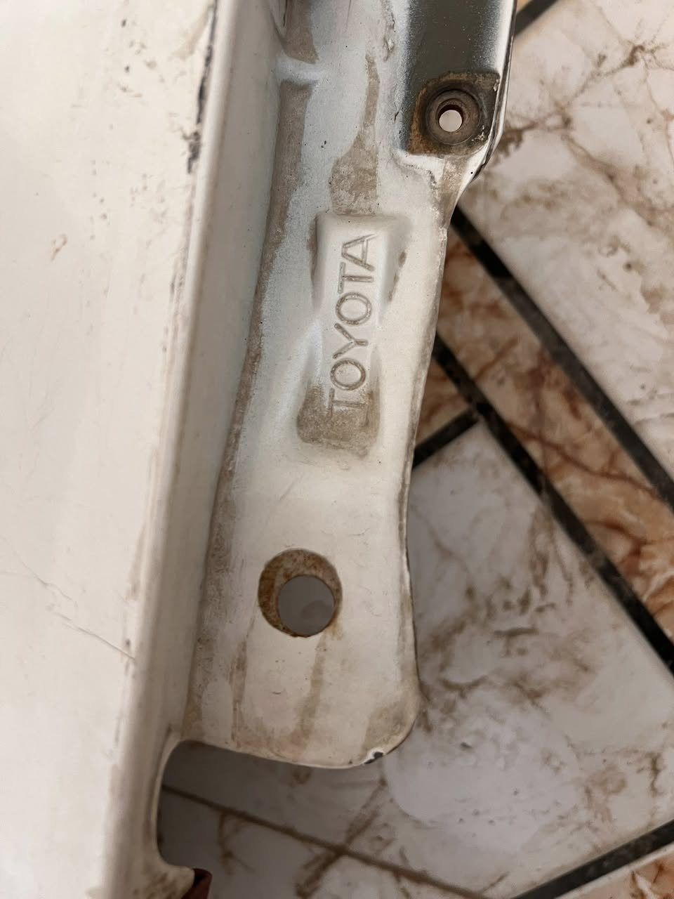 سلام عليكم قطع غيار افلون بطاين بيبان جدد برادلهن تنظيف جاملغات انارة بك لايت قبق جنطه علامات تلاثه اصليه دوس يمنه ويسرة فانات اصلية  سعر مناسب *********** مكاني البصرة
