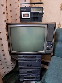 مسجل شغّال • تلفزيون عاطل • بغداد