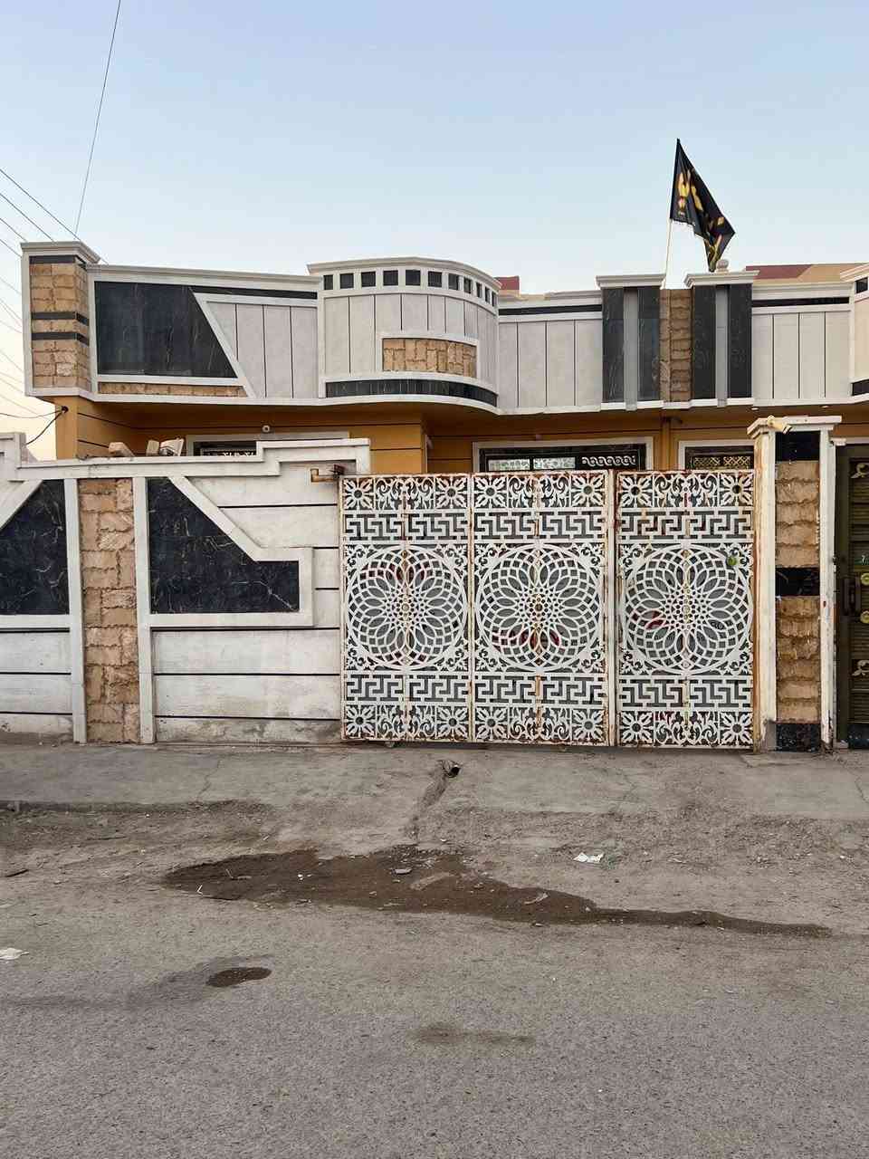 🏠 بيتين توأم للبيع 🏠🏠  
📍 بغداد | النهروان - 9 نيسان م
📐 كل بيت 200م - واجهة 8 نزال 25
🛏️ غرفتين نوم + استقبال + صالة +مطبخ 
🚿 حمامين 
📞 ***********
