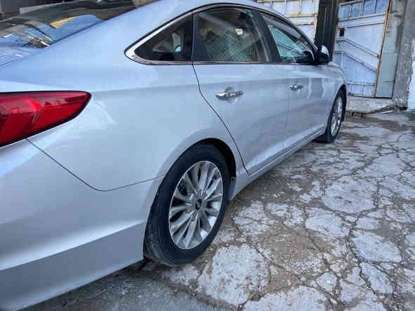 السلام عليكم 
سوناتا للبيع وارد كوري 2015 فول مواصفات 1/1عدى البانوراما
1-بصمه تشغيل وبصمه أبوب
2-اشاره بلمري
3-شاشه كبيره
4-شاشه تبريد بيانو
5-تبريد قطعتين
6-تبريد وتدفئه بلستيرن
7-كشن كهربائي
8-تحكم ستيرن
9-تدفئه وتبريد بلكشنات
10-حساسات امامي وخلفي
3-11انظمه قياده
وبعد بيها هواي مواصفات  محرك گير كفاله محرك2000خط واحد السياره مكفوله كفاله عامه فقط رصعات خفيفه رقم سليمانيه مميز تحويل ثاني يوم السعر 145وبي مجال مكان السياره بغداد 
رقم صاحب السياره***********
