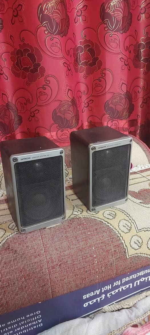 زوج سماعات جدا وزن ثقيل تقريبا كيلو وربع وزن الواحدة صوت جدا قوي نوع هيتاشي تعمل بناظمين ٨٠ واط و٥٠ واط للبيع
***********
السعر ٦٥
