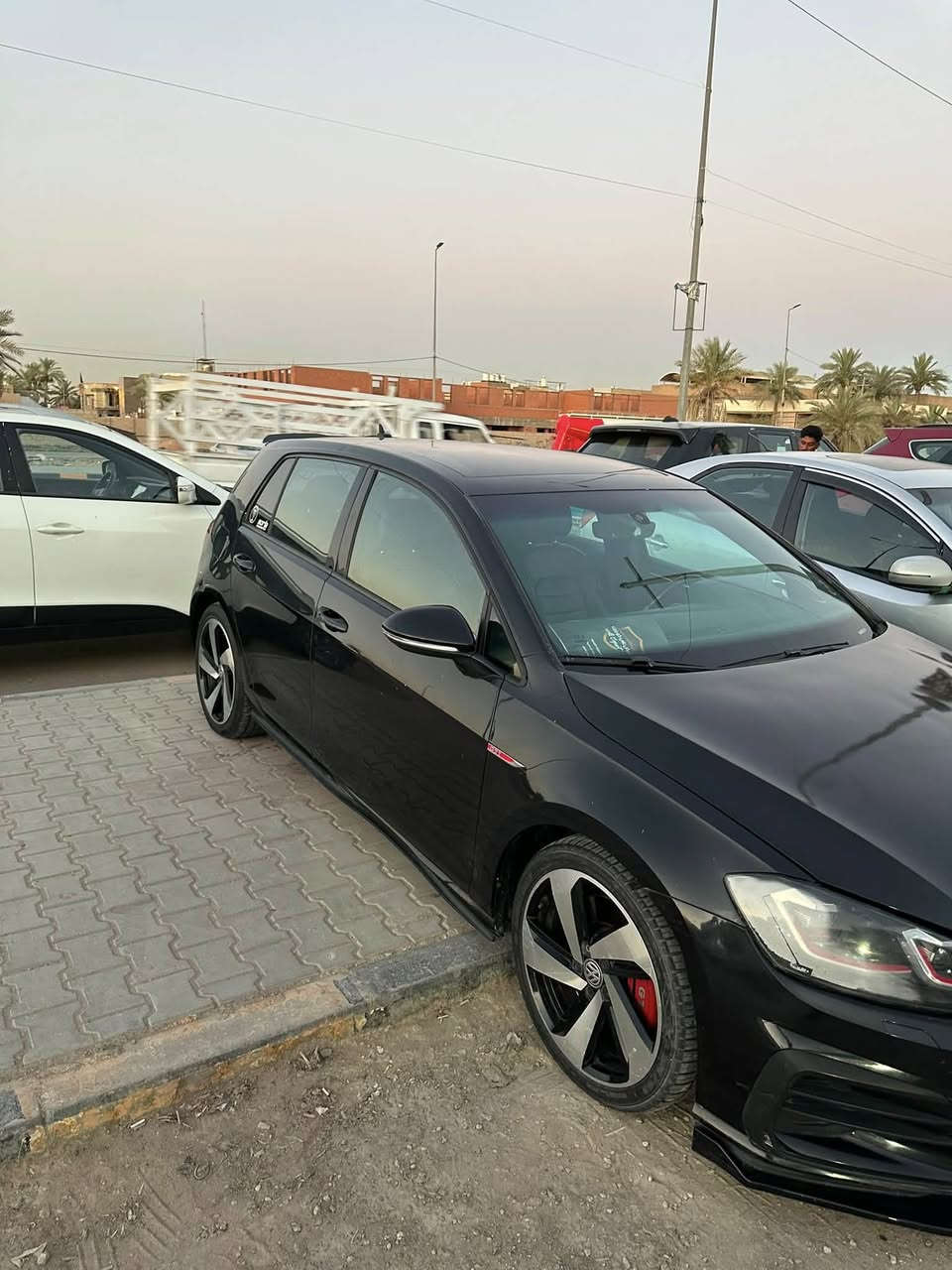 سلام عليكم سياره كولف GTI.S
فول مواصفات واحد على واحد سياره مكينة 2000 تون تيربو كير عادي سياره انطلاقه وسرعه عملاقه بغنا عن سوالف السياره موديل 2020 سياره حادثها جاملغ وبنيد السياره رقم بغداد تحويل ثاني وللعلم فول سلايد روف وبصمه وباقي تفاصيل لفول كلها ماشيه 27 الف 
السعر 125. نقداً نقداً
*********** 
***********
