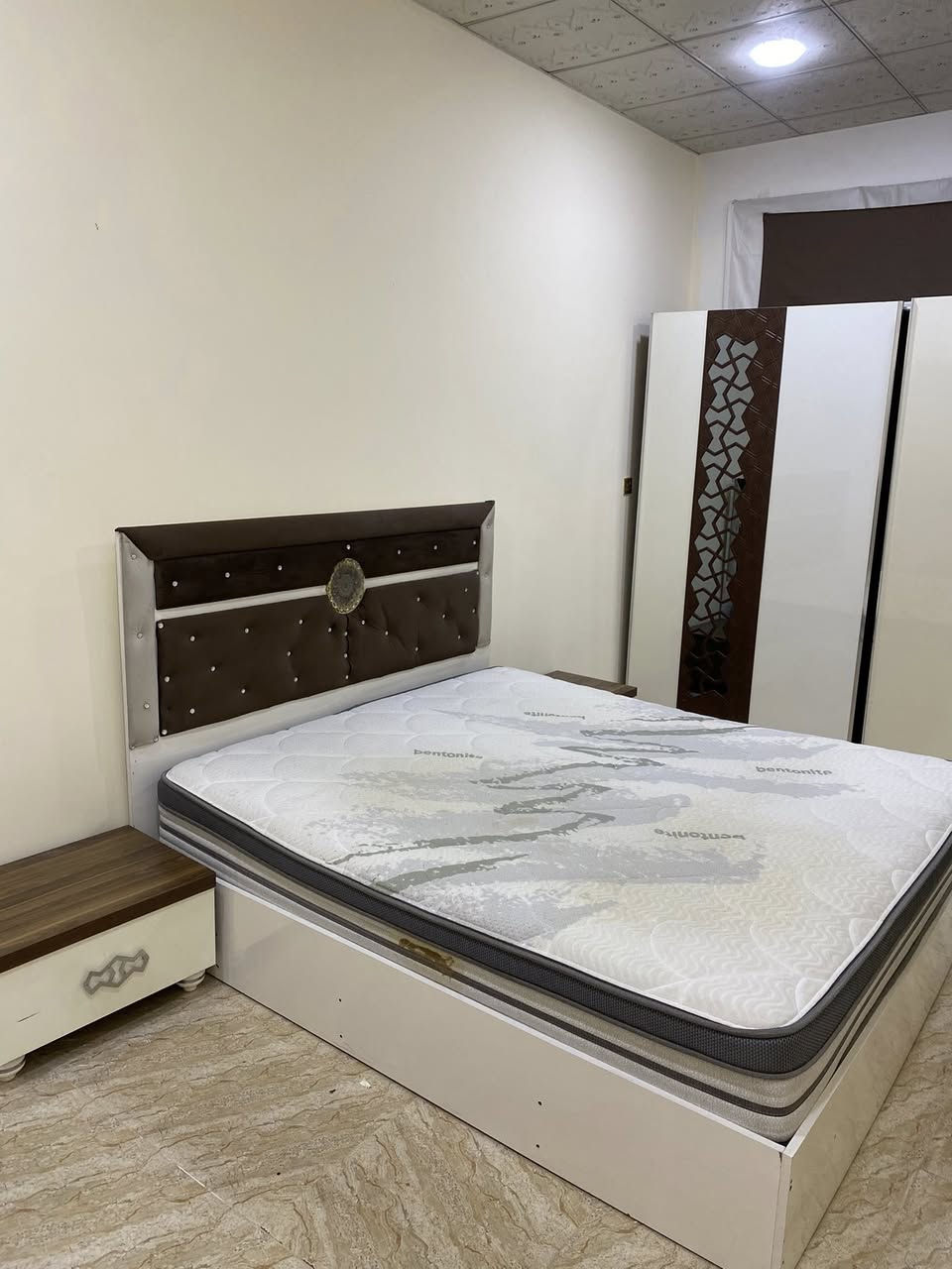 غرفه نوم تركي خمس قطع  نضافه   فول مع الدوشك ماركه استقبال
للاستفسار ***********
