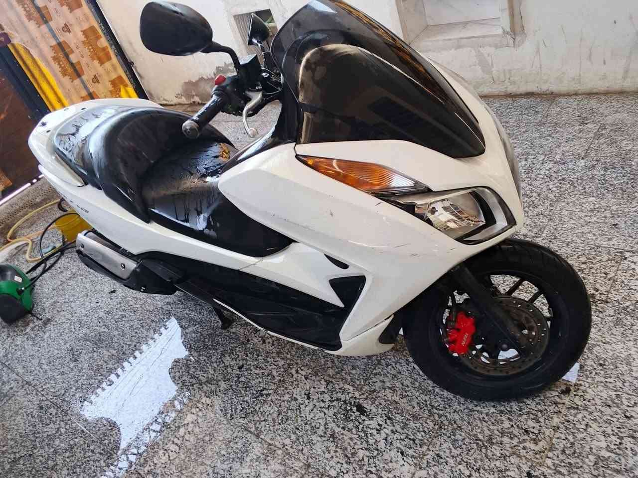 فورزة صفر mf12  محرك 300cc نضيفه اورقها كامله
كمرك مدفوع  وصولاتها موجوده قرصها موجود
دفتر مال يابان هم بيها  يعني كبل تروح ترقم نقصها بس جاملخ امامي وكفر من وره يرداله تطبيك شويه 
عنوان بغداد الشعله السعر (11ورقه) ***********
