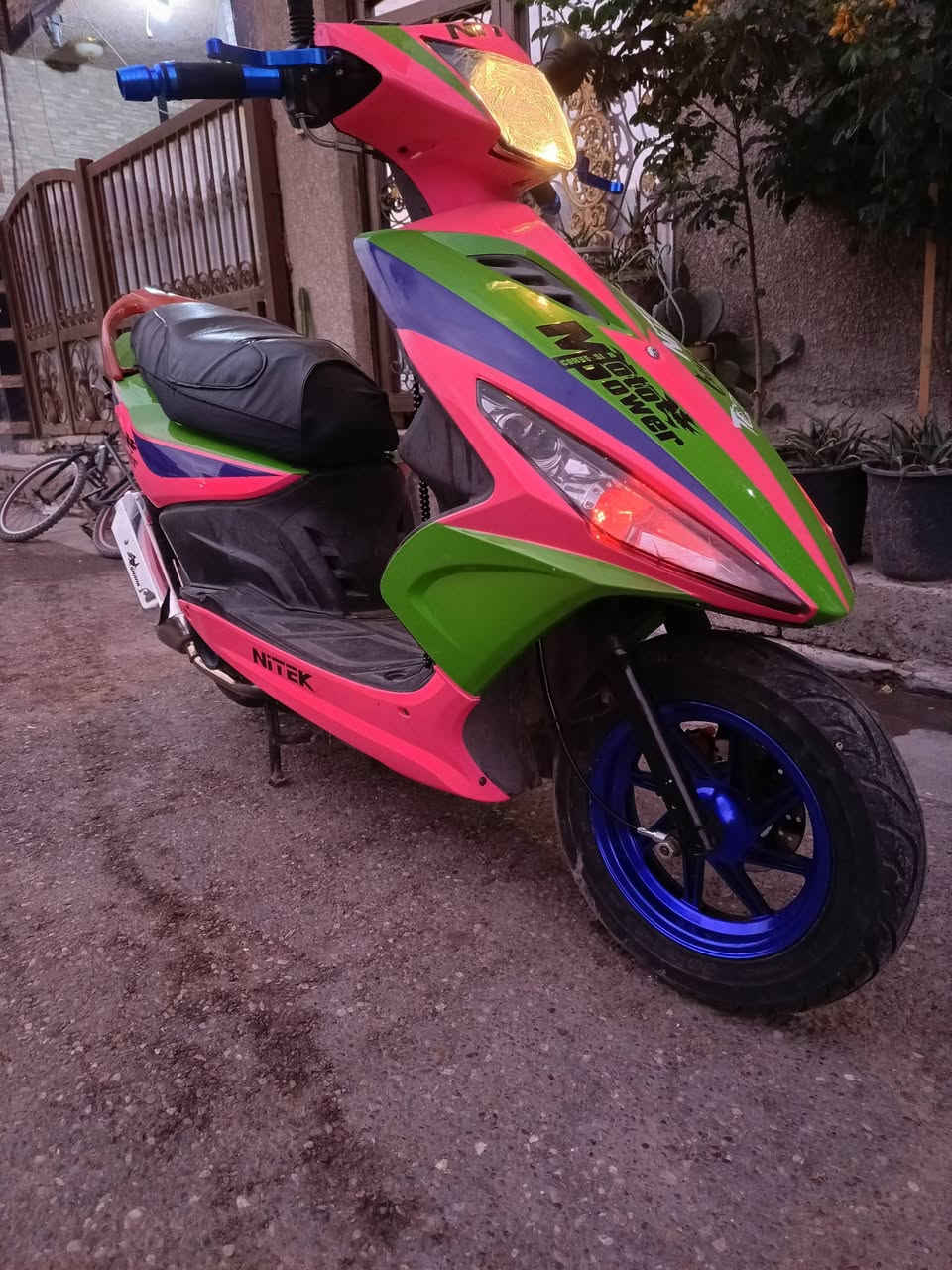 السلام عليكم شباب ماكس مضلع ياباني سرعه 120
دراجه خير من الله مكينه لك برغي ممفتوح بيها كله شغاله كدامكم شرط جيب فيتر وياك وتعال افحص مكاني بغداد الدوره *********** اتصال او وات ساب 
س ب ٦٠٠ الف مال بيع
