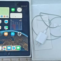 ايباد ٩ • بطارية ٩٠٪ • بلكرتونه