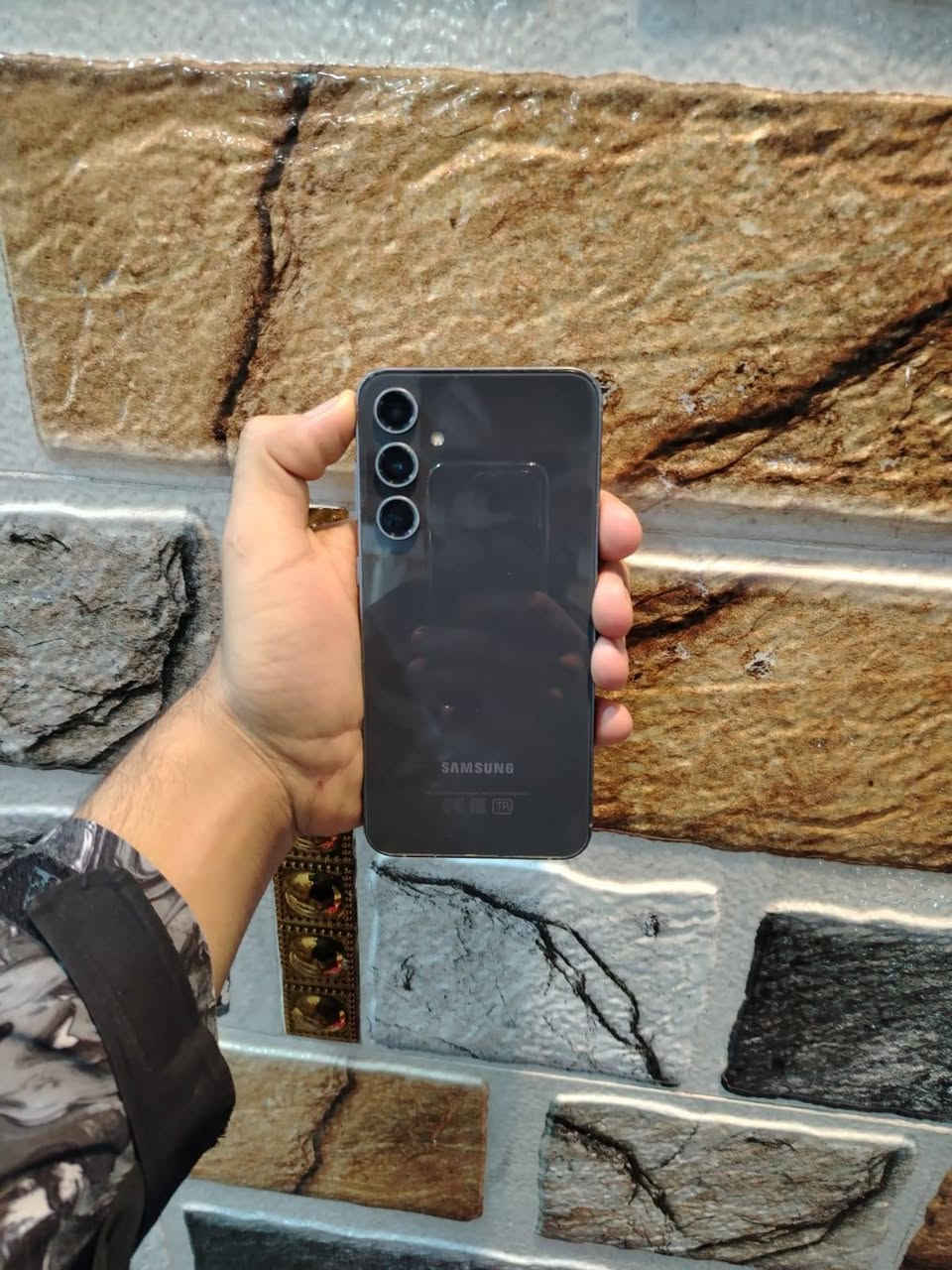للبيع سامسونك S23FE
شرق اوسط دبل سيمكارت 
ذاكرة 128
عشوائيه 8+8
نضيف كلش لا مصلح ولا مفتوح نهائي

السعر  350قفل 

مكاني بغداد مدينه الصدر
متواجد خاص
 توصيل ماعندي


**إذا كنت صاحب هذا الإعلان وتريد حذفه لأي سبب، رجاءا أرسل رسالة إلى الدعم الفني**