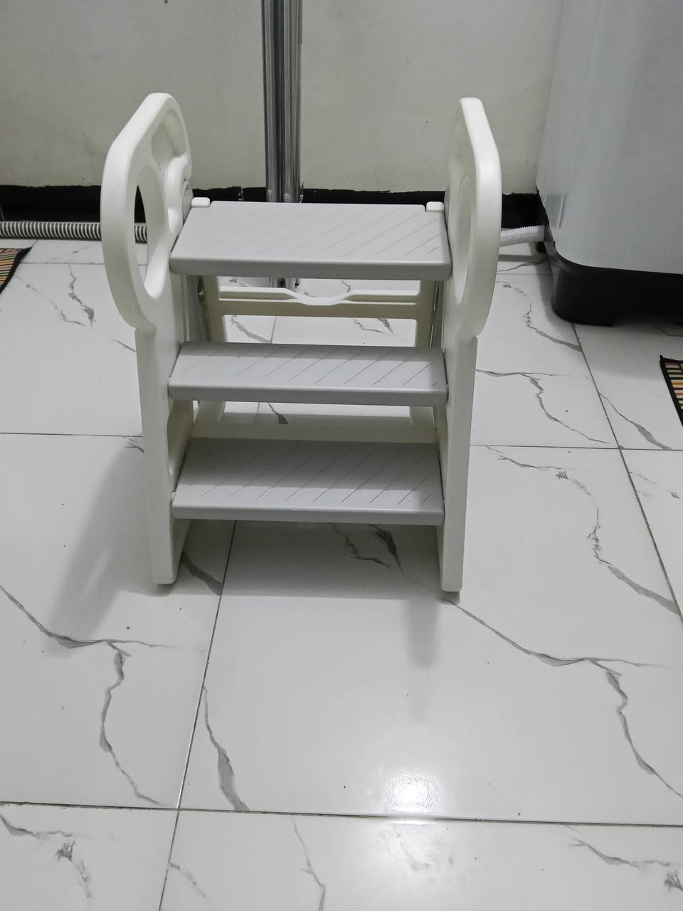 السلام عليكم شباب أغراض منزلية وحدائق ورد اغصان كرسي هزاز دوشك طفل اماعين تحفيات كلشي موضح بصور الشراي يتواصل ***********
