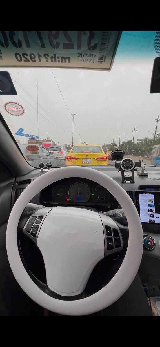 السلام عليكم اللنترا للبيع او مراوس موديل 2007 وارد امريكي حادثه جاملغ خلفي بل خارج وبلعراق طخه بل باب الخلفي الي وره السايق كير ومكينه خير من الله تبريد شغال وي السويج السعر 84 وبيها مجال رقم بغداد انكليزي وباسمي السياره مصفره هيئه وغرامه 
رقم التليفون : ***********
