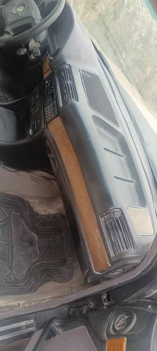 السلام عليكم للبيع بيم حجم ٧٣٠ رقم الأنبار محرك وكير عادي كهربايات شغاله سياره بلاديه تحتاج صبغ تايرات باتري جديد داخل نظيف ب٣٥ وبيه مجال بيع ومراوس مكاني بابل
***********
