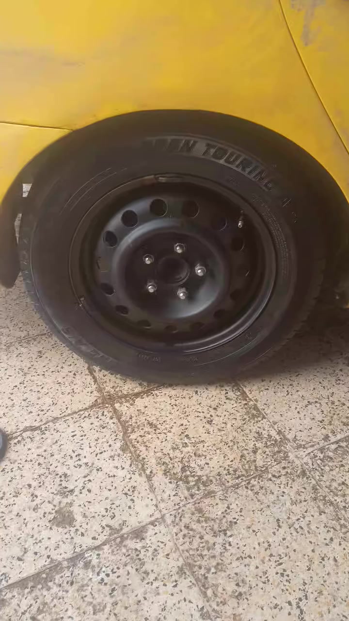 طخم تاير كامل هوه والويل شرط جدد للبيع ***********
