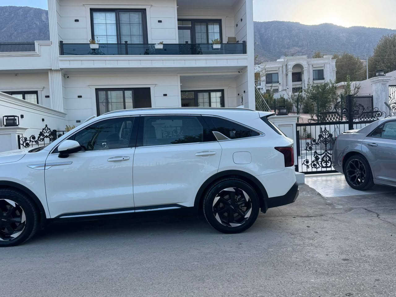 سورينتو 2024السياره فقط شبرين بيه بارد باقي السياره كفاله عامه السياره دات شو السياره نضيفه ومرتبه 6v***********
