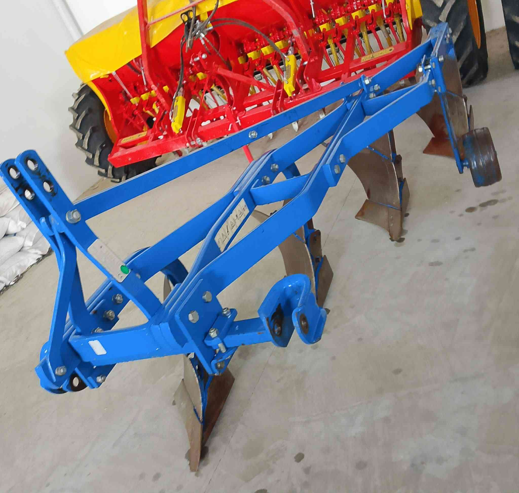 ئەم چوارگاوەسنەمان هەیە بۆفرۆشتن حجم فاو ڕەقم12مۆدیل2019شکان و لەحیمی نیە بەشەرت ژ.م***********
