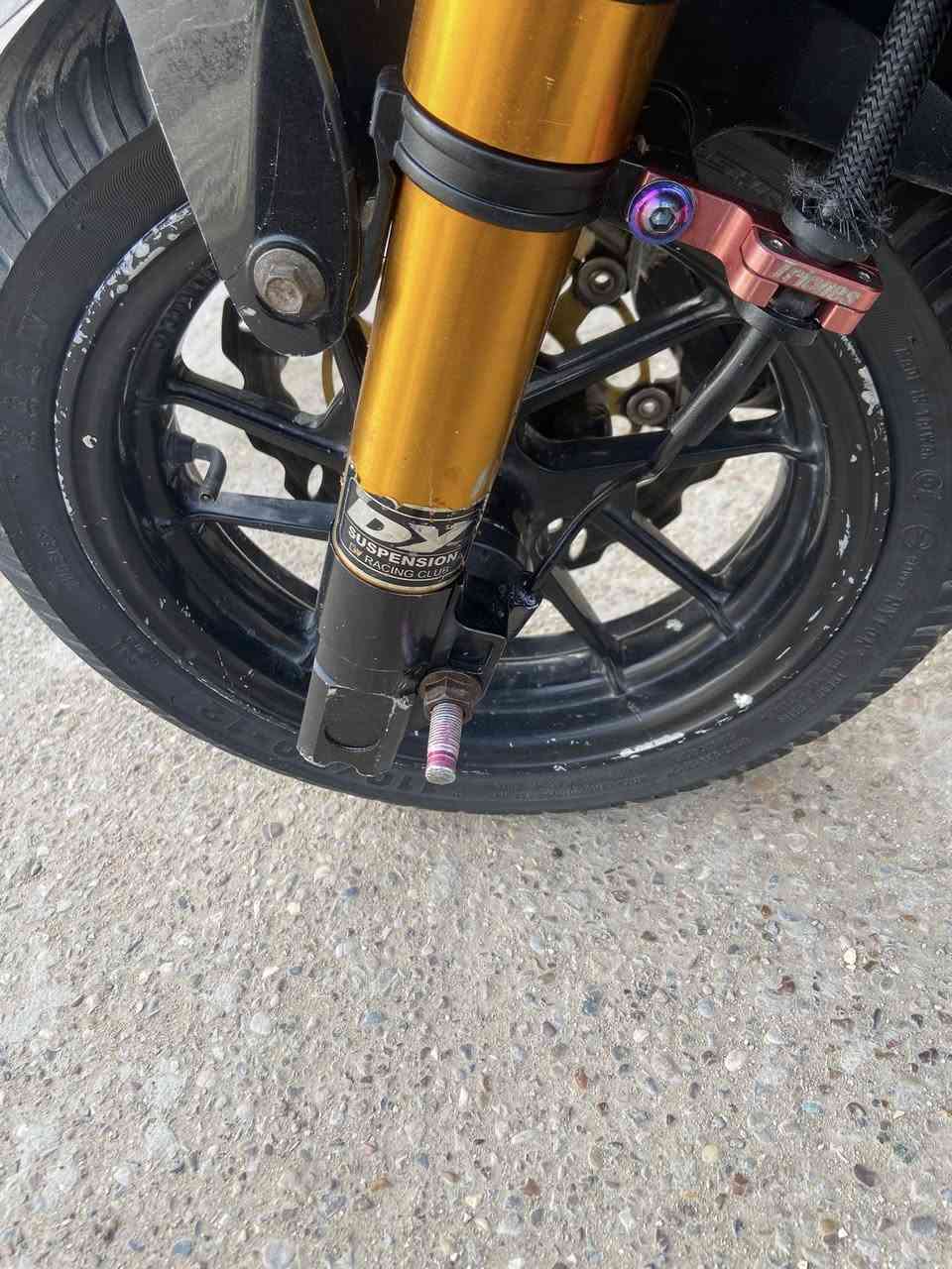 سلام عليكم
سكنس لد متروسه تزويد وكله اصلي ما بيها قطعه تجاري 
كورpttمختلف 
بوشه59 اصليه 
جويتر38 جبير 
عقل رياضي RS الحديث 
نوزل10 زروف
زوج كلجات مطابق 
صالنصه بوري عدل 
قبق فلاوين 
صونده مبخره رياضي 
سيت براغي رياضي 
جوين شوته كوسو 
فلتر شوته رياضي 
ملاقط زوج كرزي قزم 
عضمه سكليتر كرزي 
فراك كرزي 
صدر DY 
دبلات خلفي بطل
وياله ان سي واي 
فلنجه ان سي واي 
فج برمبو 
اشاير رياضي 
زوج جاملغ رياضي
يدات ان سي واي 
طره جوزه رياضي 
قبق بانزين طوك بانزين رياضي 
صونده فج رياضي 
 قطره دهن قطره اكسل قطره اكسل الجوه رياضي 
دراجه بيها هواي نواعم متروسه نواعم تزويد وبيها هواي تزويد بعد ما ذاكره 
دراجه هاون شلعه ومعدل وضربه رون مابيها نقص برغي 
كامله مكفوله من دوانز وتبخير ونضوح 

سعرها مليون و350 الف 1350الف وبيها مجال قليل حك الجيه
متعجبك اعبر المنشور بدون حجي زايد 
 بغداد شهداء العبيدي الثانيه
***********
